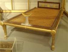 QueenHetepheres-bed-replica-boston-museum-art